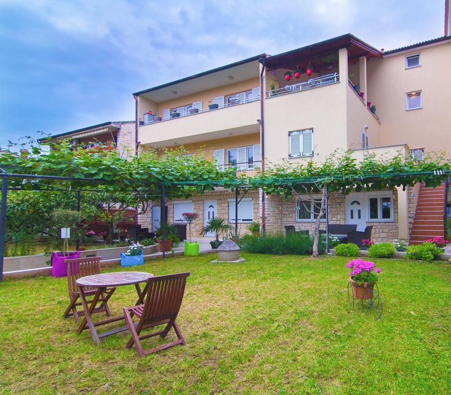 Apartments Nicole Pula Exterior foto