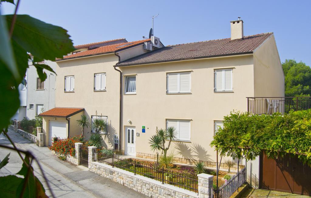 Apartments Nicole Pula Exterior foto